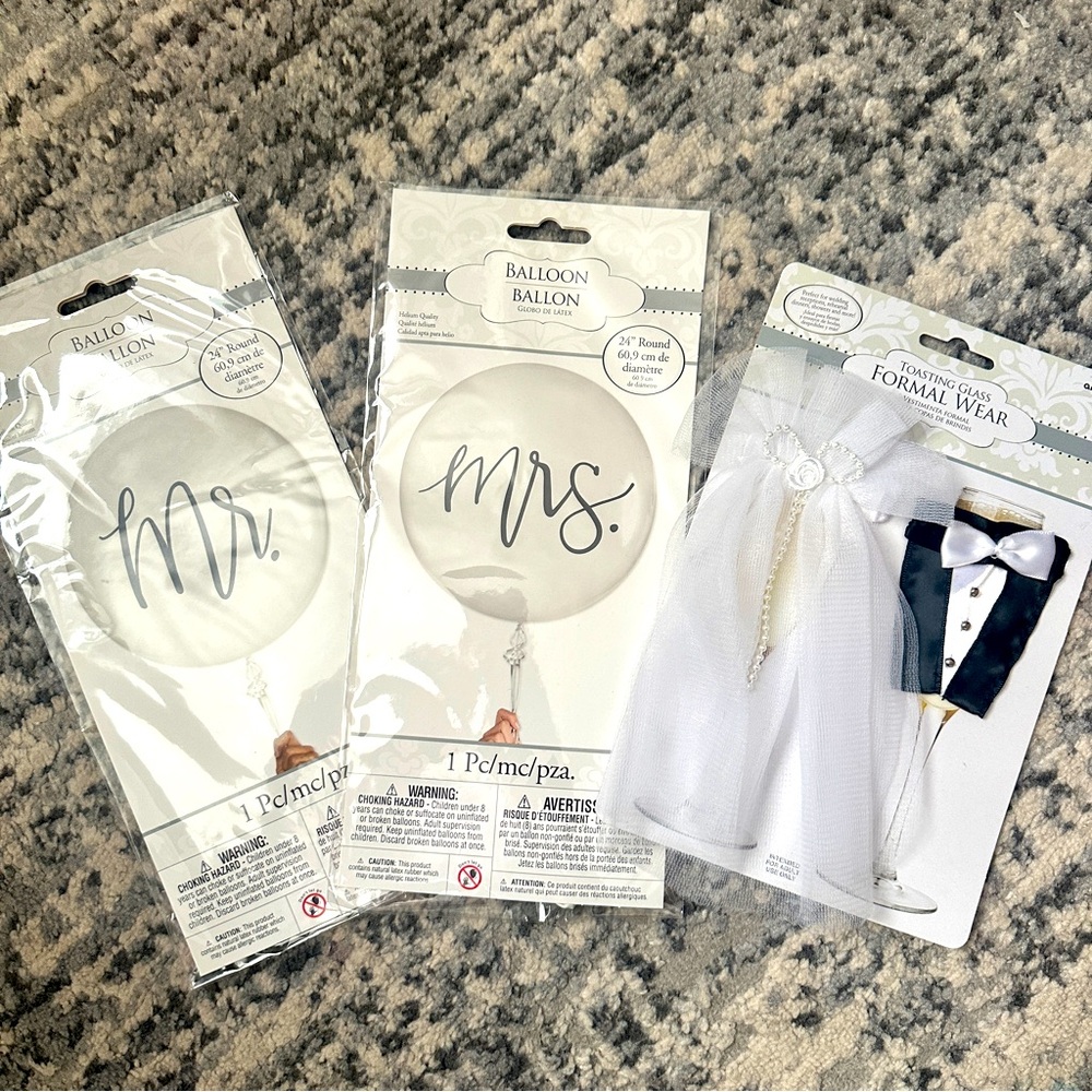 NWT “Mr. & Mrs.” Wedding Bridal Decor